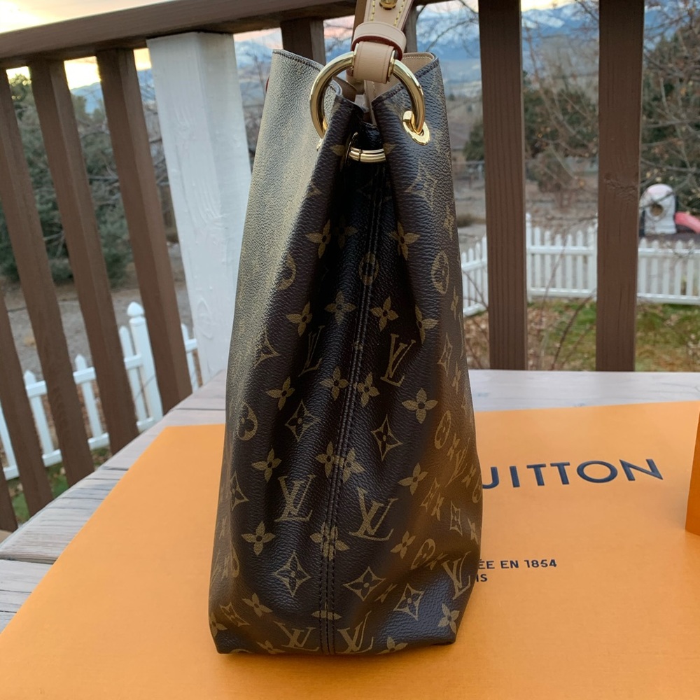 Sold - New Louis Vuitton Graceful MM - Picture 7 of 16